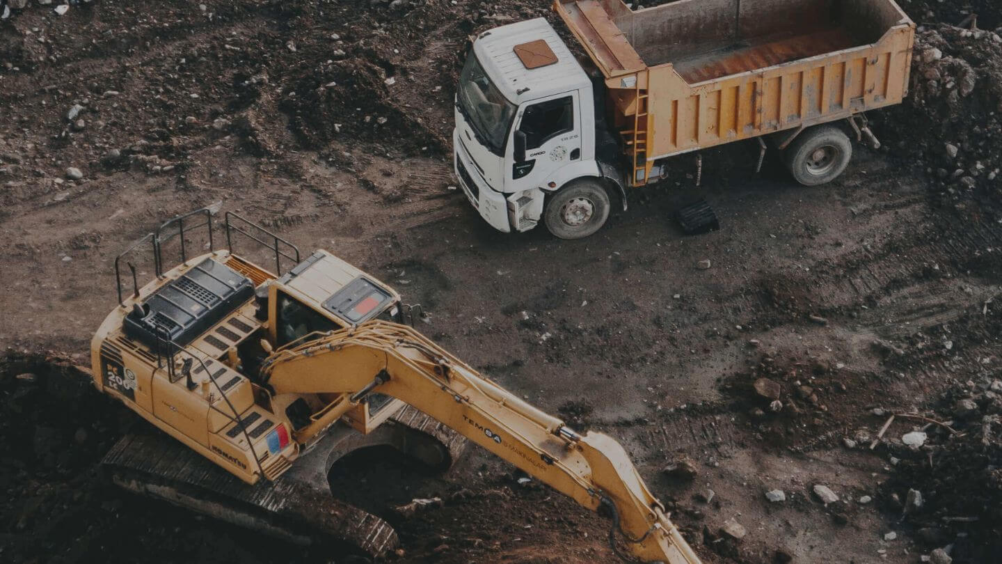 Station-service de nuit avec éclairage